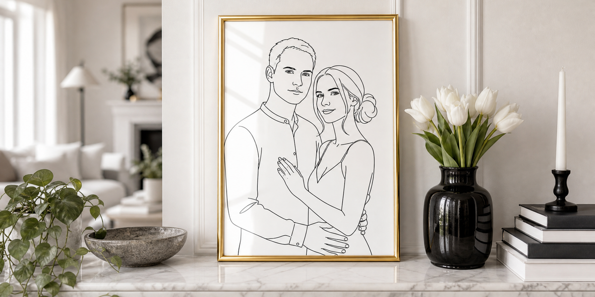 Line Art — obraz AI pary w złotej ramce obok białych tulipanów w czarnym wazonie, panorama